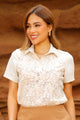Camiseta DF02383 para mujer con elegante diseño de encaje floral sobrepuesta al frente dyaboo color beige 5