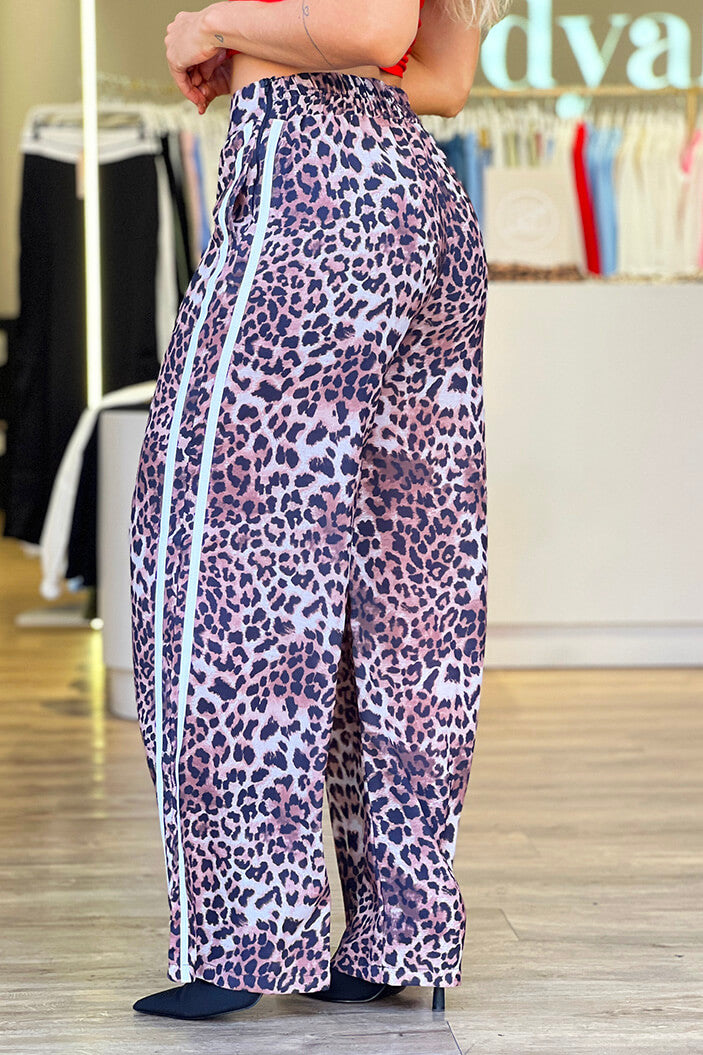Pantalón Animal Print DF06096 para mujer  elaborado en poliester negro dyaboo