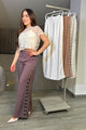 Pantalón Pantalón DF06120 de pierna ancha con detalle de encaje calado lateral dyaboo color moca